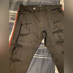 Distressed men jeans.